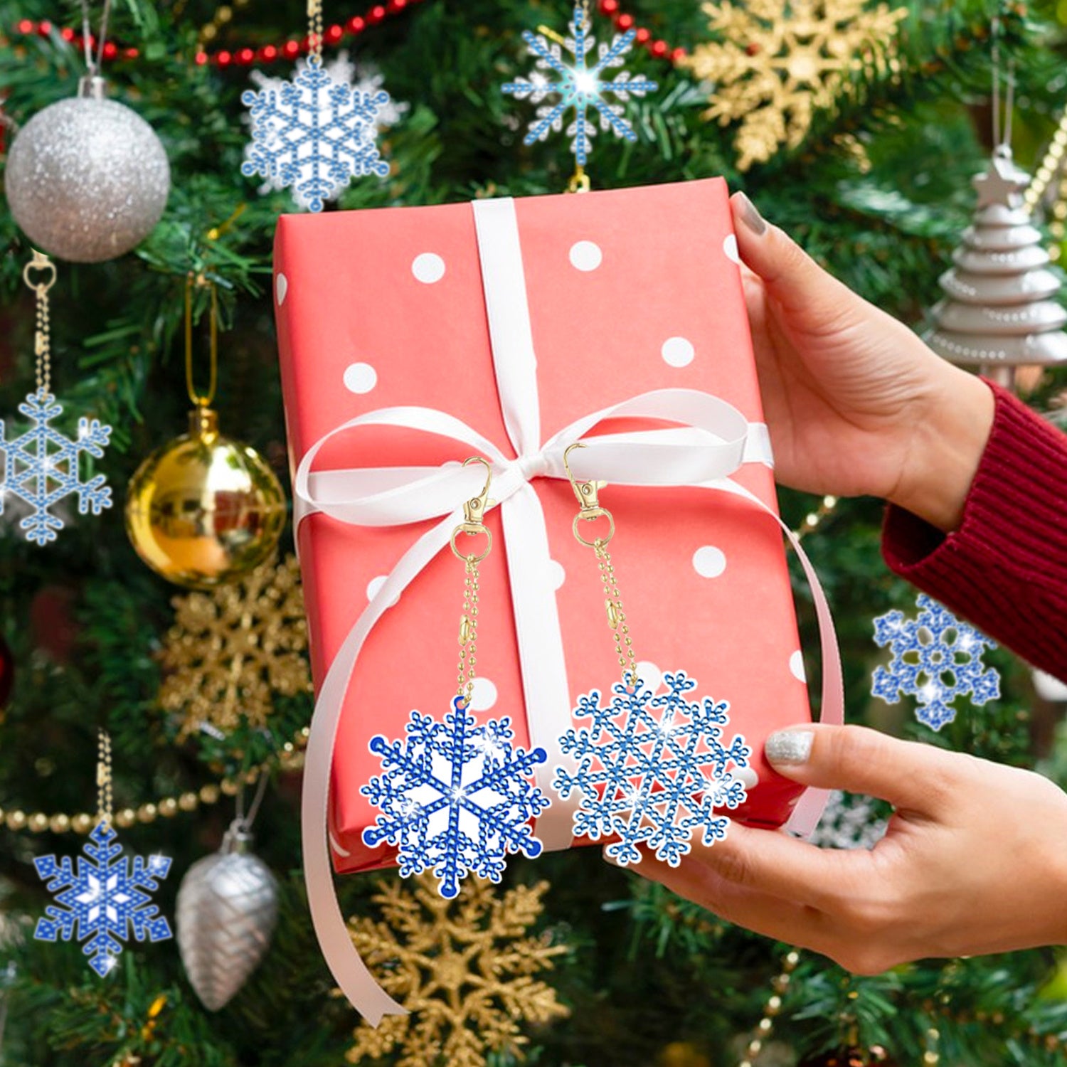 Snowflake Rhinestone Keychain Kit – 12-Piece DIY Acrylic Diamond Painting Set